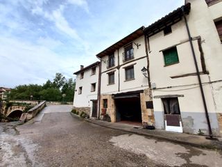 Country house  Calle de san roque 30. Unifamiliar con jardín en covarrubias