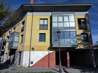 Duplex  Calle don juan de austria. Zona universidades