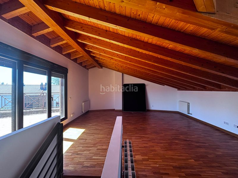 Foto 10dfeaa5-0ac1-4e46-9c17-5c8cbf6b67ec. Casa adossada amb calefacció aparcament a Barriada de Yagüe Burgos