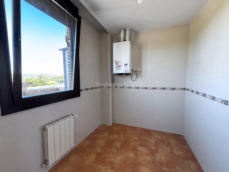 Foto 7b5d08b4-bb6d-47fe-82ef-56ebd7c0f57d. Casa adossada amb calefacció aparcament a Barriada de Yagüe Burgos