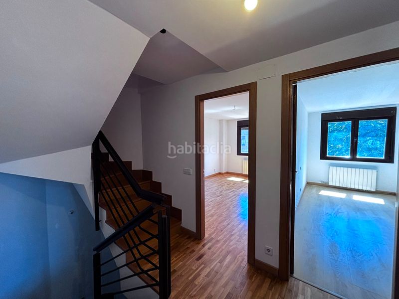 Foto a4c9d6c0-64b9-4764-a301-e5b2017ee871. Casa adossada amb calefacció aparcament a Barriada de Yagüe Burgos