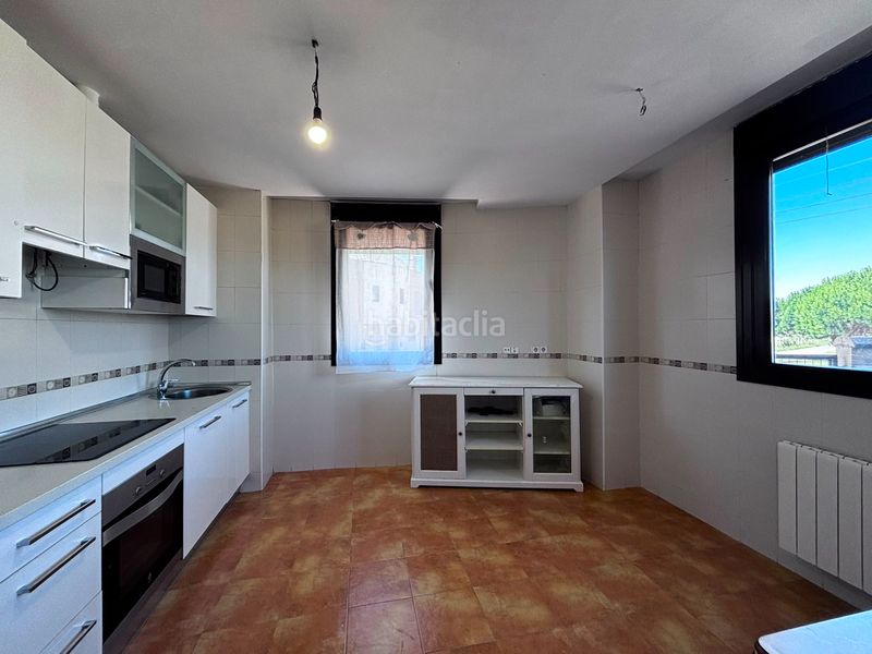 Foto ac8dcfed-0e39-4aa8-8094-c817f0509356. Casa adossada amb calefacció aparcament a Barriada de Yagüe Burgos