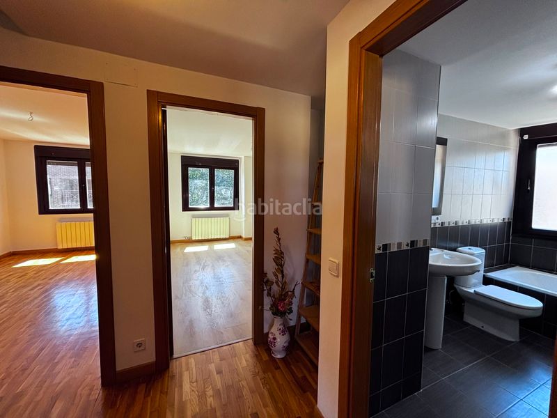 Foto e62c9a0f-eb99-467a-85f9-454d4b251f1b. Casa adossada amb calefacció aparcament a Barriada de Yagüe Burgos