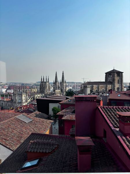 Foto 1a8bb2fa-541a-4a18-8300-f2a50a119196. Dúplex amb calefacció a Casco Antiguo Burgos