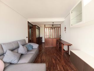 Lloguer Pis  Calle de valladolid. Céntrica vivienda exterior con garaje