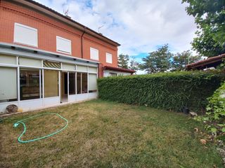 Casa adosada en Los Vadillos - R. Sanitaria - Pozanos. Estupenda y céntrica vivienda unifamiliar adosada