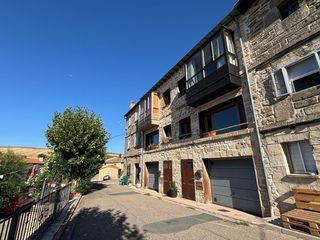 Country house  Calle la vega 17. Casa rehabilitada con vistas