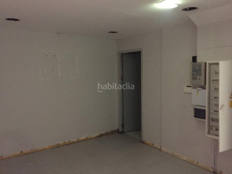 Foto 35e25385-7506-4dea-942e-5db66fe1c696. Alquiler local comercial avenida constitución española: local comercial en Burgos