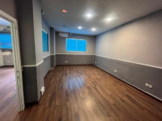 Rent Office space in Calle calle de santiago de compostela 60. Oficina junto a la vaguada