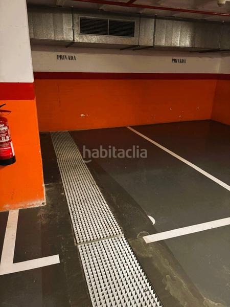 Foto eec3012e-cdd4-4414-a12c-a004e8b8d674. Car parking in Pedralbes Barcelona