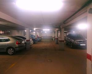 Parking coche en Avenida dos de mayo 48. Plaza de garaje en venta