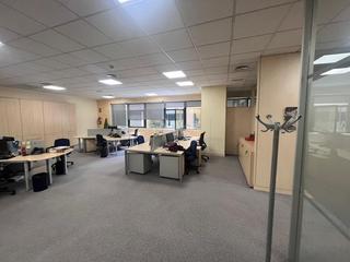 Office space in Avenida cerro del aguila 3. Magnífica ofician de 200 m2 con 6 plazas de aparcamiento junto a