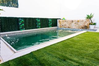 Maison jumele  Leonora. Exclusivo adosado de 4 plantas con piscina y garaje.