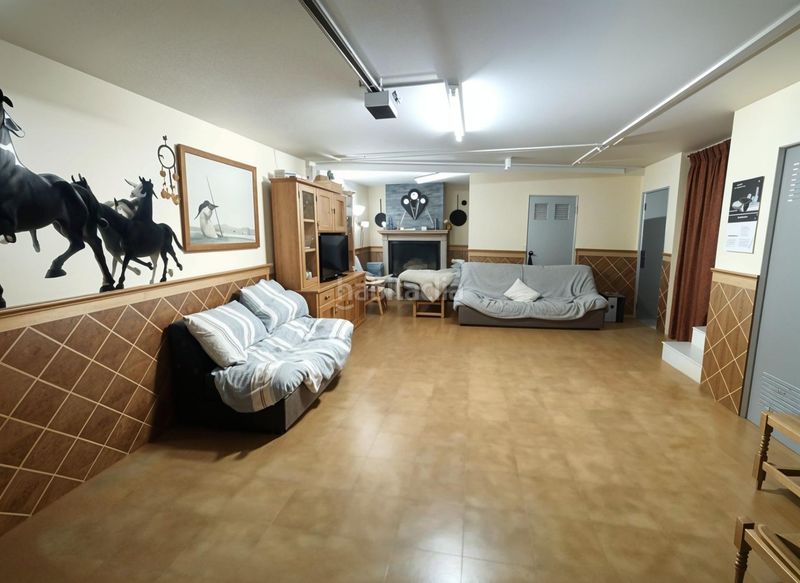 Foto b15c8462-3009-4cd6-87ca-5c1370c0b8ac. Casa adossada amb calefacció aparcament a Roda (La)