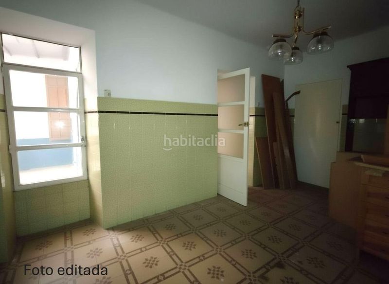 Foto fba9d570-ed00-46ed-a5ce-49974709117c. Casa amb calefacció aparcament a Roda (La)