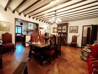 Chalet en Roda (La). Casa de 3 plantas con 5 dormitorios, s�tano polivalente, patio c