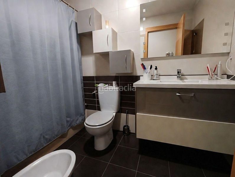 Foto 22d1f679-405f-420e-8025-f9eb9dd020d6. Pis amb calefacció aparcament a Roda (La)