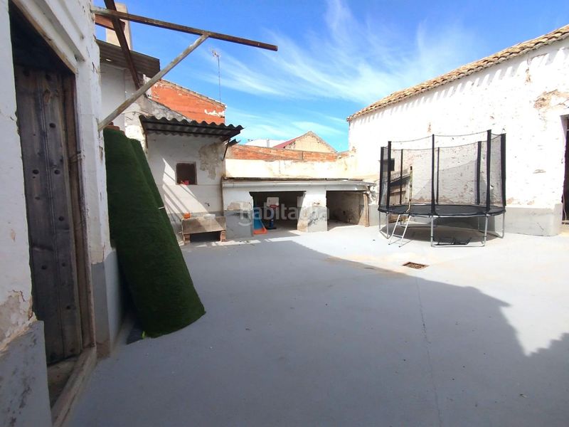 Foto 984dbae2-21d3-4f59-8d28-72ade8a312fc. Casa amb aparcament a Roda (La)
