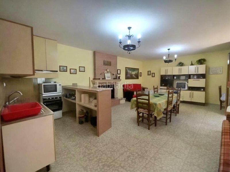 Foto a47128f2-118f-47e9-8163-cec413c3a876. Casa amb aparcament piscina a Roda (La)