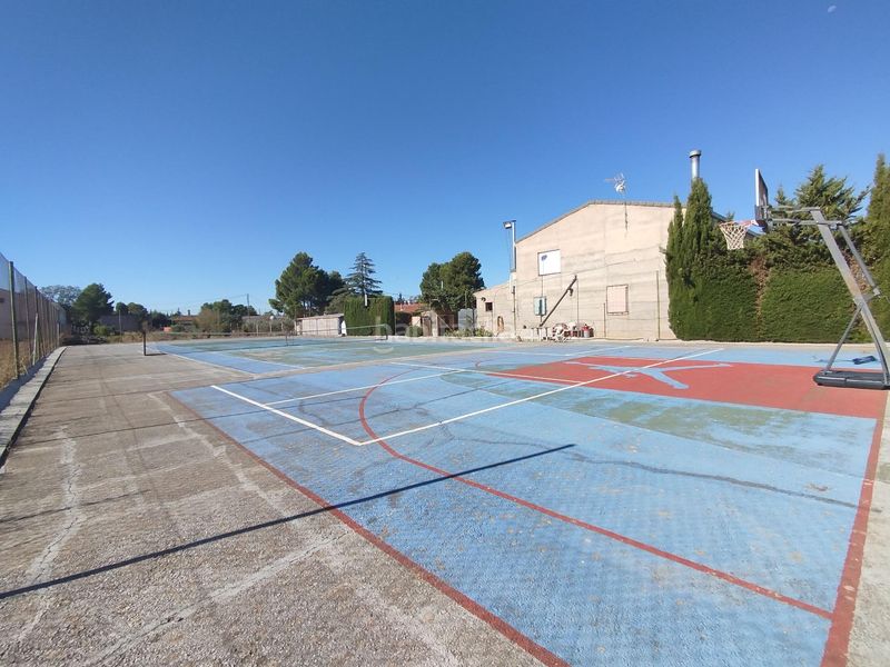 Foto a74bc191-ee9d-4db2-bc41-5fe84c88770a. Casa amb aparcament piscina a Roda (La)
