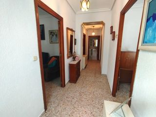 Casa a Roda (La). Vivienda con terraza y garaje en zona tranquila