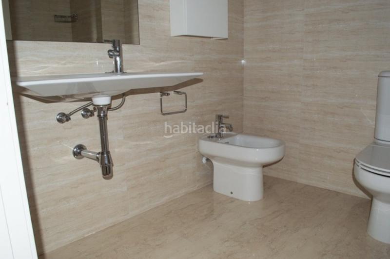 Foto ec77ad27-e1a8-4ec0-98ce-d75831f7cbe0. Pis amb calefacció aparcament a Roda (La)