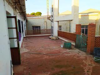 Pis a Villalgordo del Júcar. Piso con un bajo hecho vivienda y garaje.