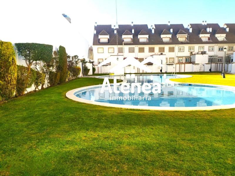 Foto ae672830-106c-49b0-800a-bcb845e5cc9e. Casa adosada atractivo adosado para entrar a vivir junto al recinto ferial en Albacete