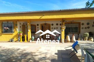 Chalet in Feria. Parcela en venta