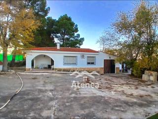 Chalet in Pedanías - Extrarradio. Vivienda con piscina propia a 4 km de albacete
