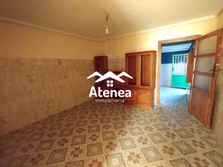 Casa a Roda (La). Amplia vivienda en la roda.