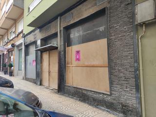 Locale commerciale en Inmobiliaria - Barreda. Se vende local en torrelavega de 220 metros cuadrados. tiene 136