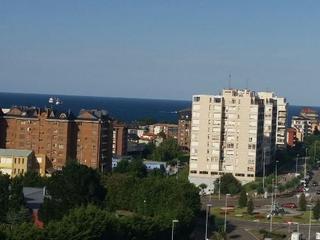 Lloguer Apartament a Los Castros. Se alquila piso en avenida de los castros hasta junio. muy cerca