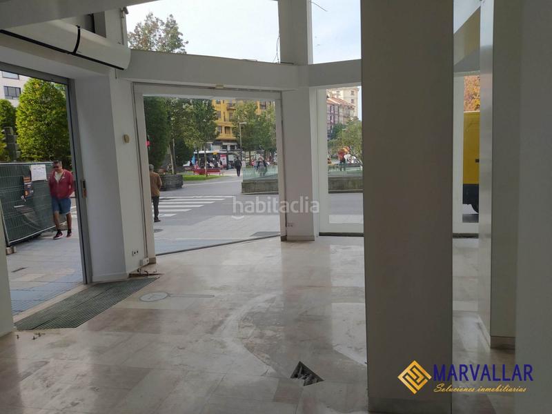Foto 02e4e676-2f5b-42a3-a7f8-605541759642. Alquiler local comercial extraordinario local comercial en alquiler en zona prime. junto al ayuntamiento. 82 m2 de superficie, 5 metros de altura, zona de en Santander