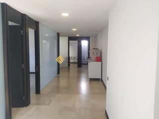 Alquiler Oficina en Bezana - Prezanes. Se alquilan oficinas en el polígono de bezana. cuentan con una s