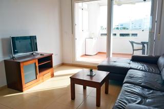 Pis en Terrazas de la Torre Golf. Piso soleado con terraza muebles y equipamiento incluido