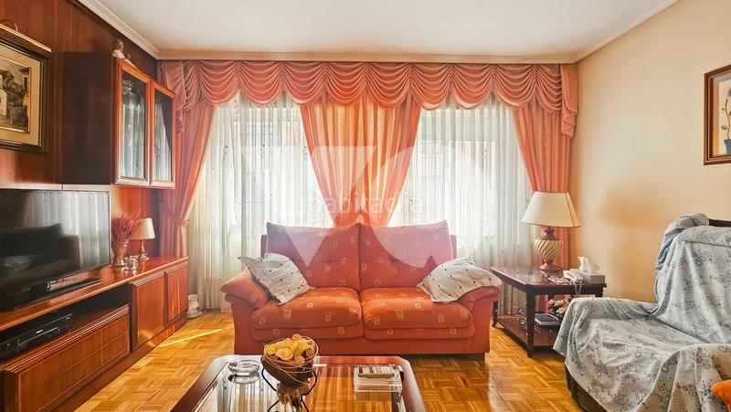 Foto 0615cf81-a81f-42c3-94b9-5d16324dba70. Appartement avec chauffage parking dans Almendrales Madrid