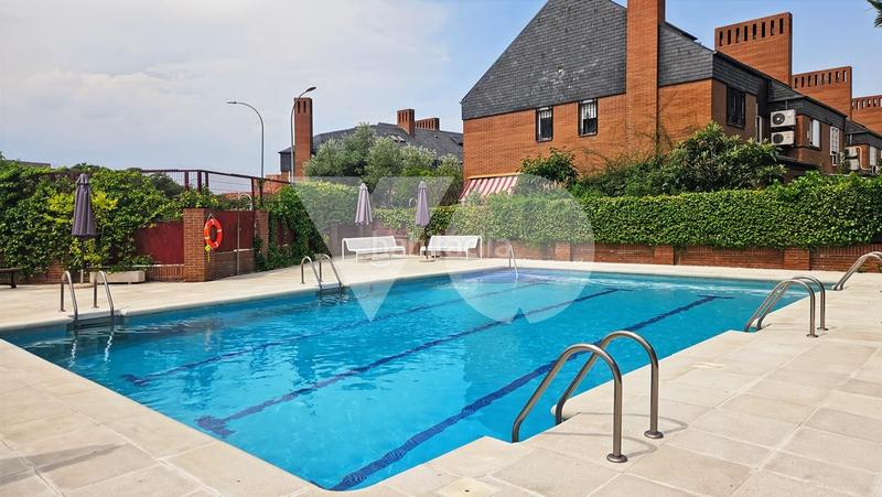 Foto 3c07b0e0-017d-4846-871a-0555fb3c3006. Casa a schiera con riscaldamento parcheggio piscina in Alcorcón