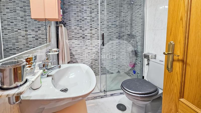 Foto 98634bb0-6691-45ce-920f-fbd7b792e048. Casa a schiera con riscaldamento parcheggio piscina in Alcorcón