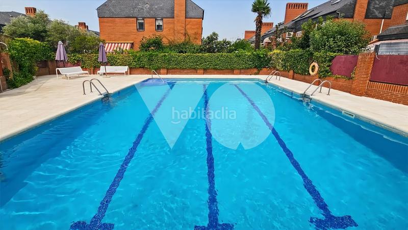 Foto b9ef59f9-3b4b-45b0-9688-a6efdeda8d07. Casa a schiera con riscaldamento parcheggio piscina in Alcorcón
