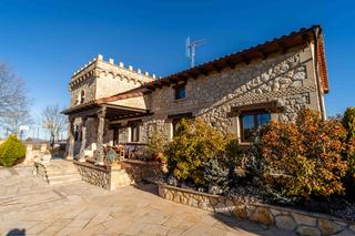 Casa en Hacinas - avenida del arbol fosil 42. Residencia de autor nica en sierra de la demanda