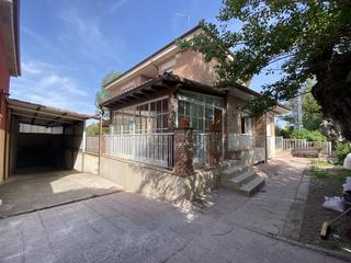 Casa  Saldaa de burgos - cl madrid. Chalet independiente en saldaa de burgos