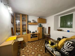 Maison  Zumel - tr iglesia. Oportunidad única en zumel! se vende una casa, una cochera y dos