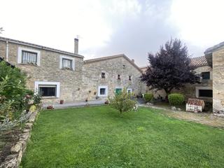Reihenhaus  Merindad de río ubierna - cl san pedro. Casona de piedra en venta en villanueva de río ubierna con un pr