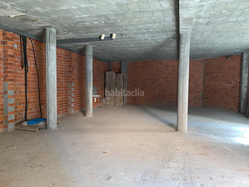 Foto 4513a4c8-7f80-4ac2-bea5-8caa96e87cd5. Location local commercial dans Ares