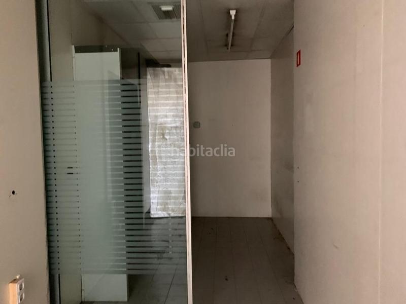 Foto 39ff43f1-e038-4487-b2bb-6bf9c4c1a95c. Local comercial en rúa real 152 en Centro Ferrol