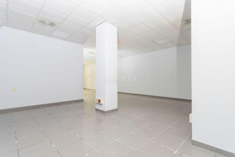 Foto 56ff0cbb-8ee9-4a68-a291-9b085a315441. Local comercial en rúa real 152 en Centro Ferrol