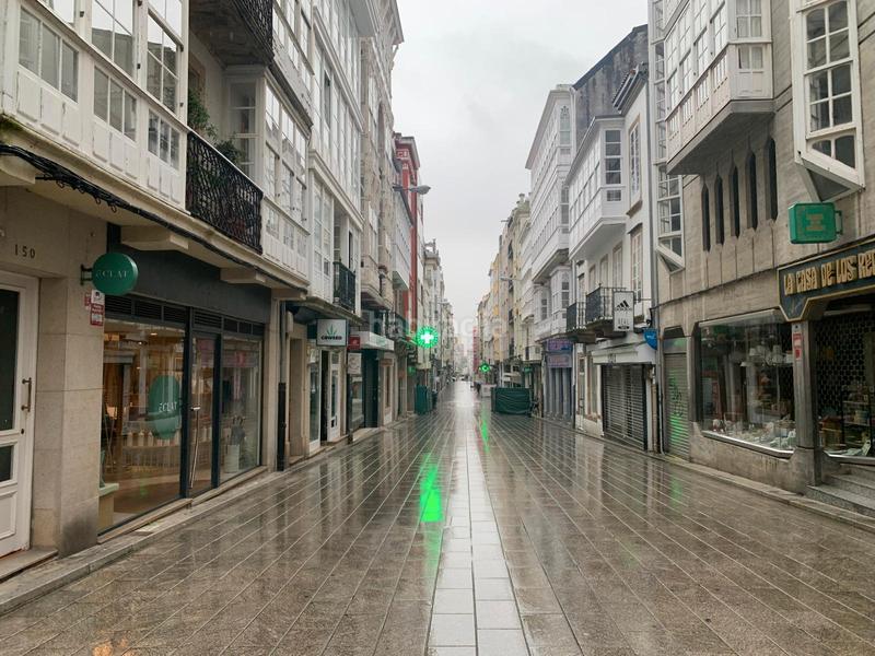 Foto c67490c7-27dc-44cd-aa4d-f57cb4198e1b. Local comercial en rúa real 152 en Centro Ferrol