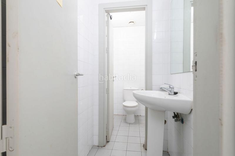 Foto f9c68a9a-e5bd-4eb3-9935-3c55cbedec47. Locale commerciale in rúa real 152 in Centro Ferrol