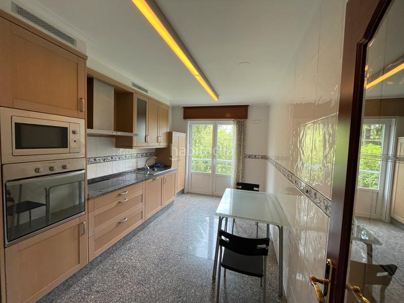 Foto 286a430c-8f23-4d8b-b072-87290cfa8498. Location appartement avec chauffage parking dans Alto del Castaño Narón